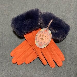 NWT POWDER designed in Scotland. Beautiful soft and crazy cute gloves.